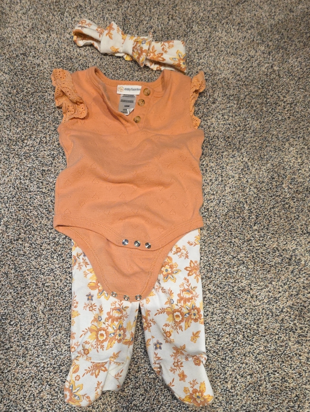 Daisy Fuentes Peach Floral Baby Matching Set